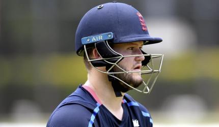 Fresh crisis for England: Duckett suspended from playing after bar incident