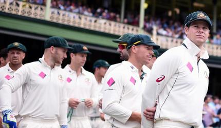 Australian cricketers continue defiant stand against board