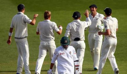 New Zealand eye unlikely win after Bangladesh's late collapse