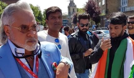 Vijay Mallya booed with 'chor, chor' chants at Oval