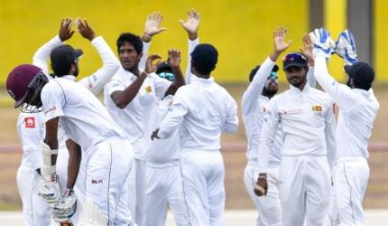 Sri Lanka play under protest after being accused of ball tampering