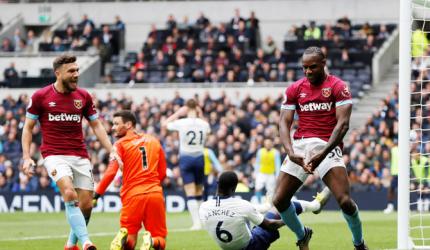 EPL PIX: Spurs record first loss at new home stadium