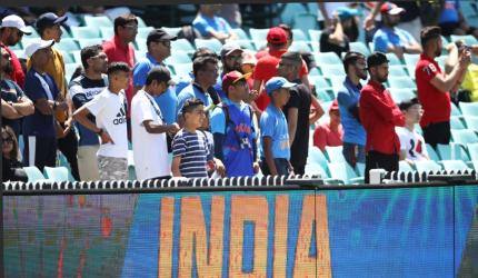 Masks mandatory for fans at Sydney Test against India