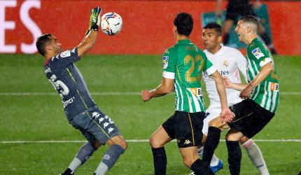 Soccer PIX: Real title bid dented; PSG top of Ligue 1