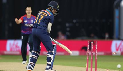 Harmanpreet, Shafali fail as India lose 1st T20 vs Eng