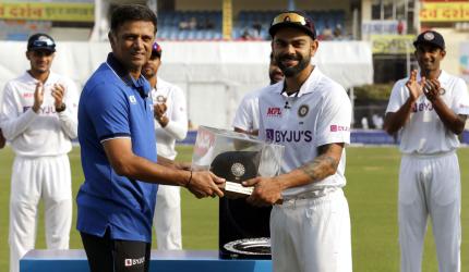 Dravid presents Kohli special cap on 100th Test