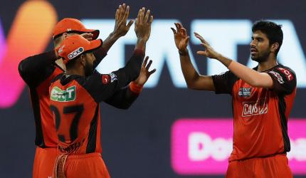 SRH hold nerve while MI's bowling experiment tanks