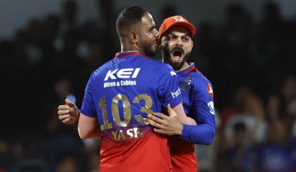 RCB must focus on bettering bowling department: AB