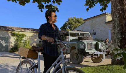 Sachin's Stunning Postcards From France