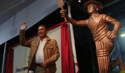 Gavaskar gets emotional seeing his statue at Wankhede!