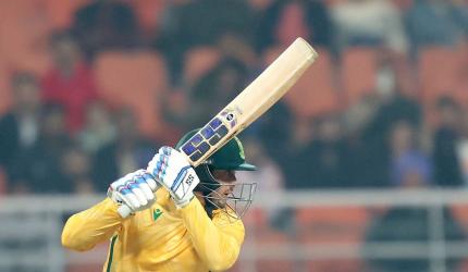 PIX: De Kock powers South Africa to easy win over India