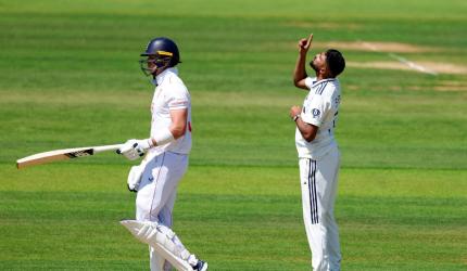 PIX: Siraj pays tribute to Diogo Jota at Lord's