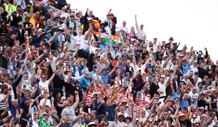 Fan asked to cover Pak shirt during Ind-Eng 4th Test!