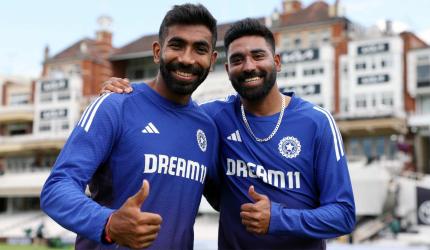 All Smiles For Team India At Oval