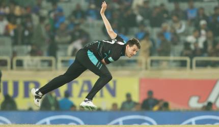 NZ pacers Duffy, Jamieson demolish Pak in first T201