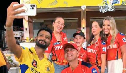 Khaleel's joyous reunion with Ponting's family!