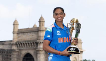 Harman Recreates Dhoni's Iconic Image