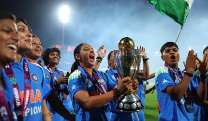 Ashwin hails women's gesture, takes dig at Men in Blue