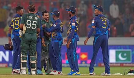 Sri Lanka players want to leave Pak, but board says no