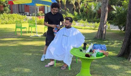 Pant Stumps Fans With Outdoor Salon Pix