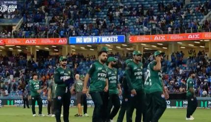 Here's How Pakistan Capt Reacted to SKY's Handshake Snub