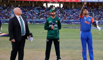 Pycroft received handshake order just four minutes pre-toss