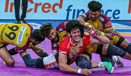 Bharat, Vijay help Telugu Titans pip Gujarat Giants