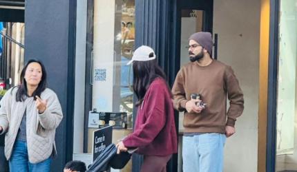 Kohli-Anushka Take A Stroll In London