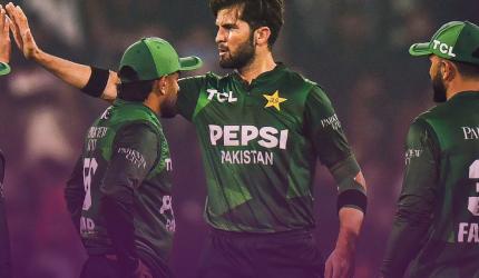 Pakistan humiliate Australia to complete T20 series sweep