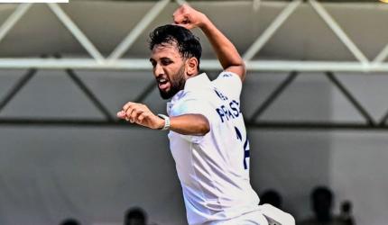 Prasidh Krishna takes 5; J&K bowled out for 584 on Day 3