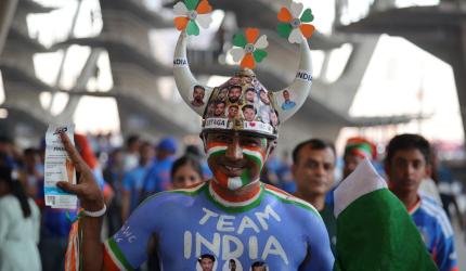 Motera turns blue as '1.4 billion fans' roar for India