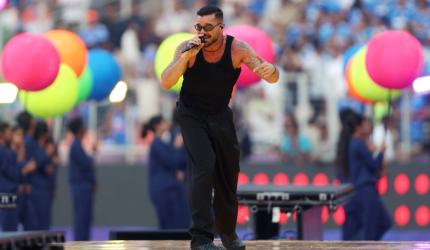 Ricky Martin rocks stadium, TV viewers slam audio