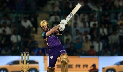 Finn Allen's Explosive Century!