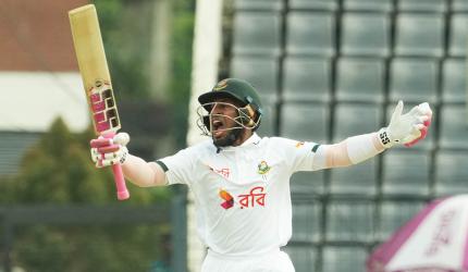 Pakistan Stare at a Steep 437-Run Mountain in 2nd Test