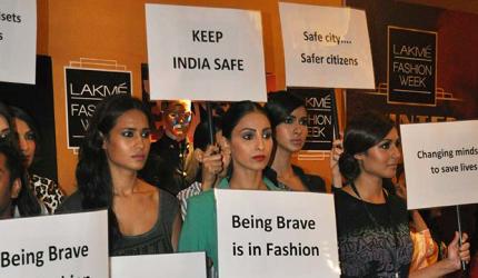 Models, designers protest Mumbai rape at LFW