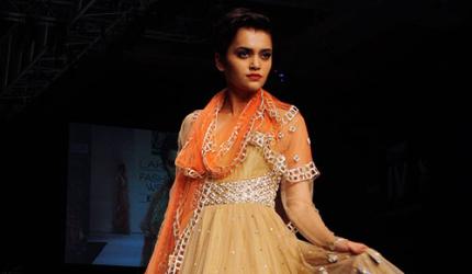 Images: Fashion gets beautifully feminine at LFW