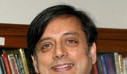 Shashi Tharoor backs DU's four-year degree programme