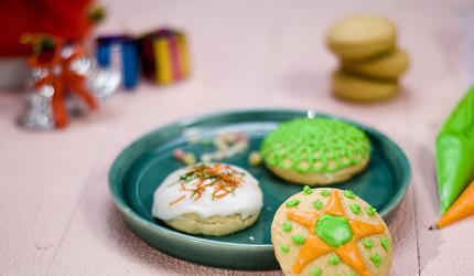 Irresistible Recipes: Sugar Cookies and Plum Cake