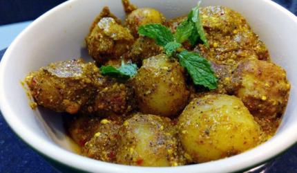 Recipe: How to make Dumdaar Dahiwale Aloo