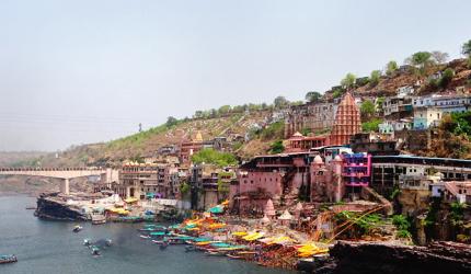 Pix: A temple on the banks of Narmada 