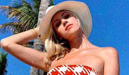 Pics: Devon Windsor shows off abs in red bikini