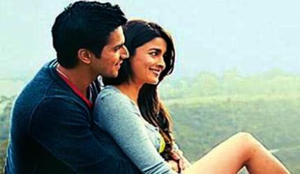 First year of college? Relationships can wait!