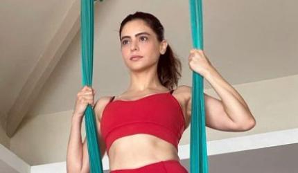 Aamna Sharif shows off her flexibility