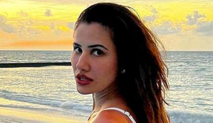 Sonnalli And Her 52 Bikinis