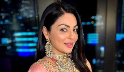 Sohni Punjabi Kudi Neeru Bajwa