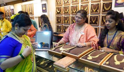 Gold Price Surges Rs 480, Nears Rs 1 Lakh