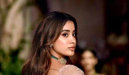 'Gorgeous, Beautiful, Magical' Janhvi