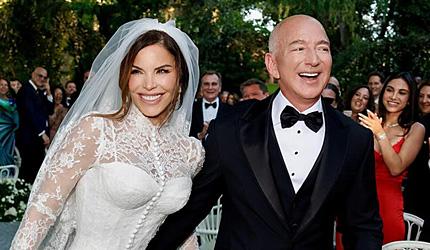 Jeff Bezos, Lauren Sanchez Take Their Wedding Vows...