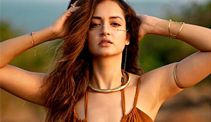  Gosh! Shanvi's Simply Stunning