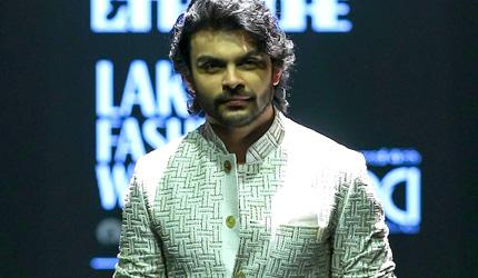 Hey Tara, Like Veer's Dulha-wala Look?